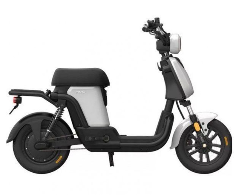 Chiếc xe có nhiều phụ kiện khác như giỏ xe, yên sau và đệm lưng tiện lợi