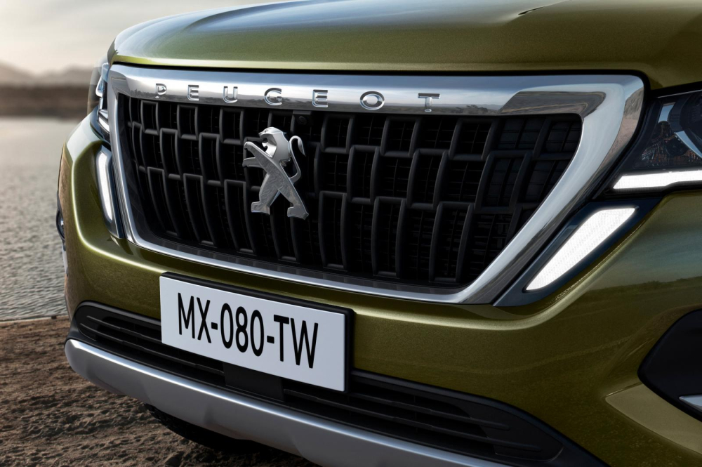 Cận cảnh thiết kế đầu xe của Peugeot Landtrek 