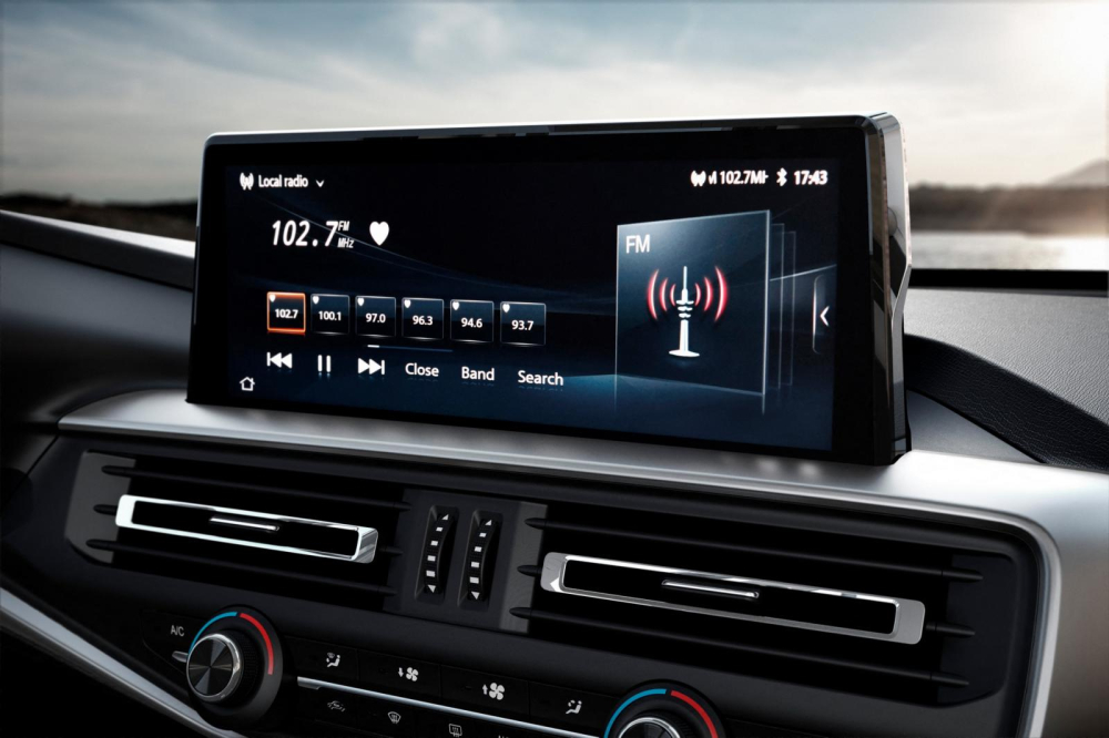 M&agrave;n h&igrave;nh th&ocirc;ng tin giải tr&iacute; cỡ lớn của Peugeot Landtrek 