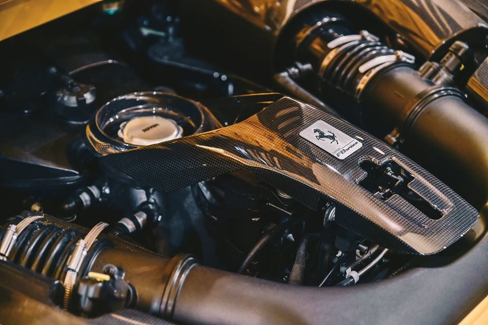 Siêu xe mui trần Ferrari F8 Spider đầu tiên đến Hồng Kông được trang bị động cơ V8, dung tích 3.9 lít, tăng áp kép, tạo ra công suất tối đa 711 mã lực và mô-men cực đại 770 Nm. Các thông số này tương đương với Ferrari 488 Pista Spider. Siêu xe mui trần Ferrari F8 Spider đầu tiên đến Hồng Kông được trang bị động cơ V8, dung tích 3.9 lít, tăng áp kép, tạo ra công suất tối đa 711 mã lực và mô-men cực đại 770 Nm. Các thông số này tương đương với Ferrari 488 Pista Spider.