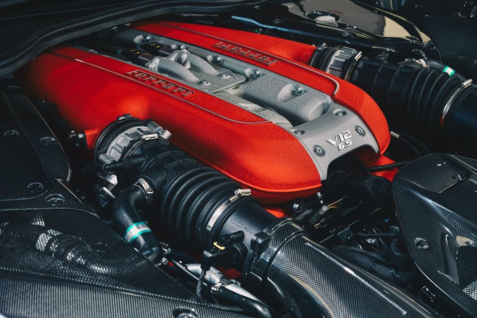 Ferrari 812 GTS là chiếc xe mui trần mạnh mẽ nhất có thể được mua một cách dễ dàng ở thời điểm hiện tại. Sử dụng động cơ V12, hút khí tự nhiên, dung tích 6.5 lít nên siêu xe mui trần của Ferrari 812 Superfast sở hữu công suất tối đa 789 mã lực đi cùng mô-men xoắn cực đại 718 Nm .