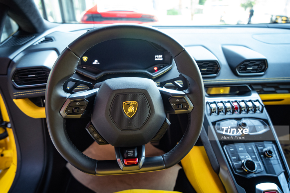  C&acirc;n nặng của Lamborghini Huracan LP580-2 chỉ 1.389 kg, nhẹ hơn 33 kg so với Huracan LP610-4. 