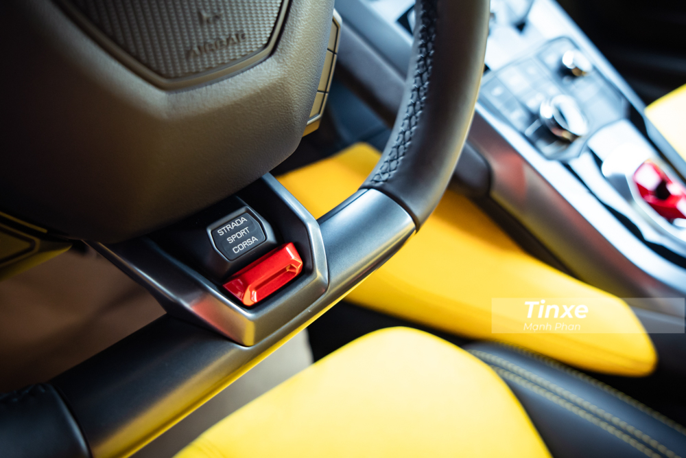 Si&ecirc;u xe Lamborghini Huracan LP580-2 của doanh nh&acirc;n Cần Thơ c&oacute; 3 chế độ chạy ch&iacute;nh được đặt ở dưới đ&aacute;y v&ocirc; lăng bao gồm Strada, Sport v&agrave; đua Corsa.