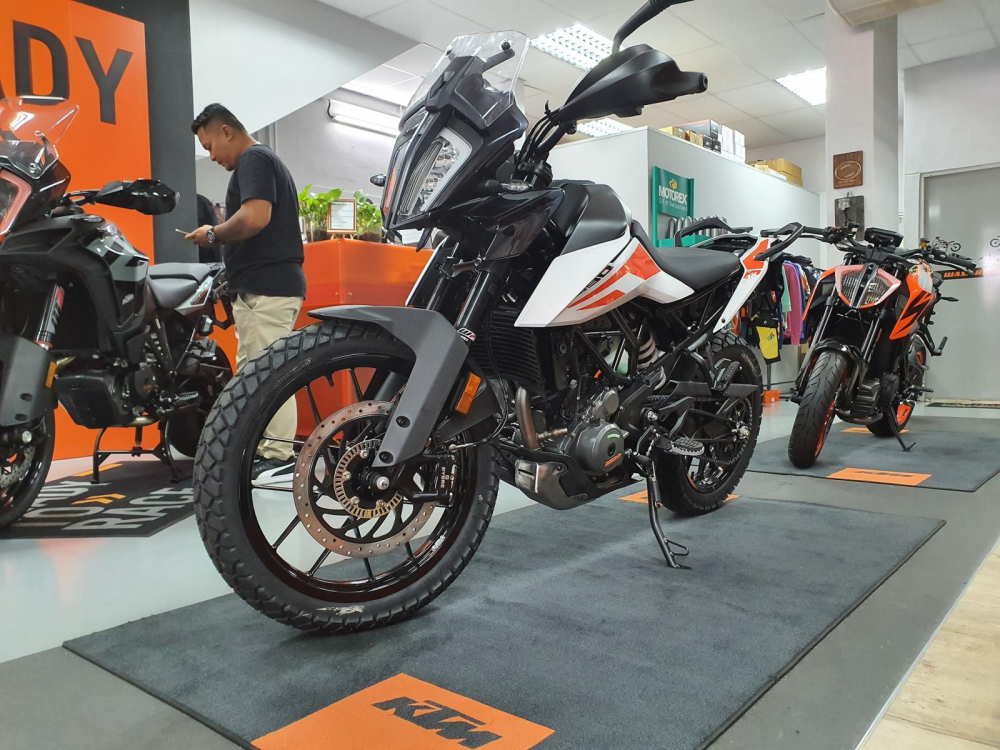 KTM 390 Adventure 2020 tại đại showroom KTM