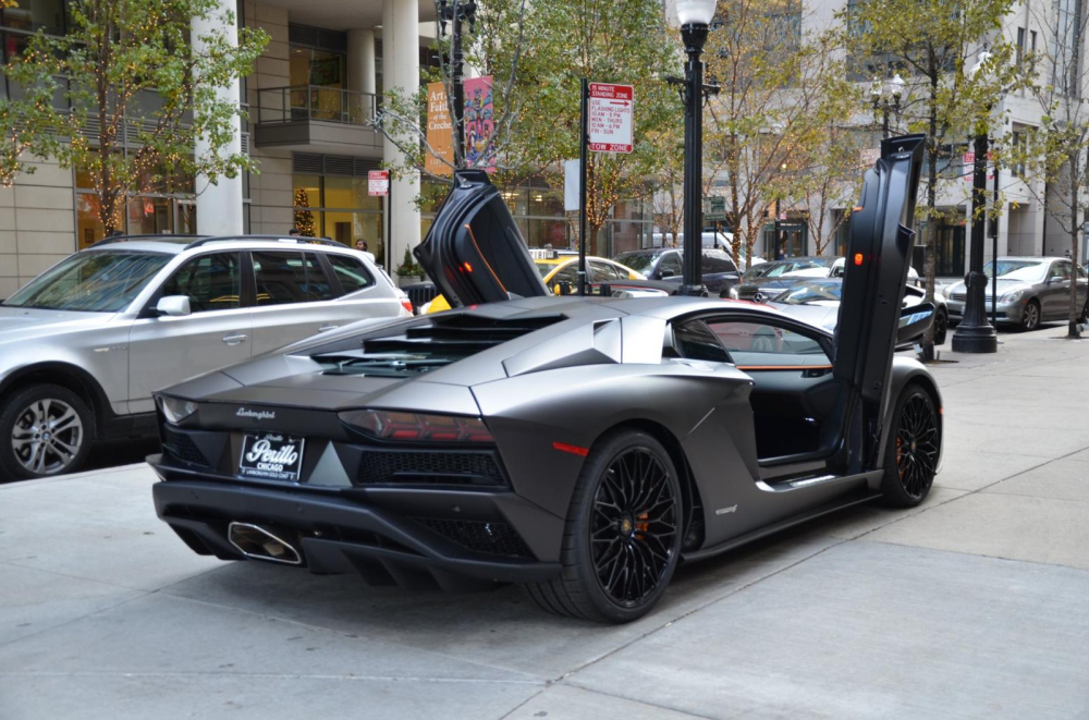 Màu sơn đen nhám khá bí ẩn trên siêu xe Lamborghini Aventador S LP740-4 Màu sơn đen nhám khá bí ẩn trên siêu xe Lamborghini Aventador S LP740-4