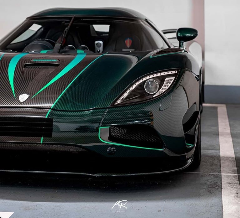 Cận cảnh bộ &aacute;o xanh carbon của si&ecirc;u xe Koenigsegg Agera S ở Hồng K&ocirc;ng 