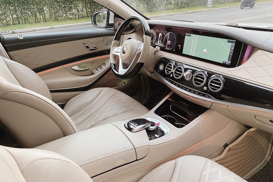 Mercedes-Maybach S450 4Matic vẫn được trang bị động cơ xăng V6, tăng áp kép, dung tích 3.0 lít, sản sinh công suất tối đa 367 mã lực và mô-men xoắn cực đại 500 Nm.Sức mạnh được truyền tới cả 4 bánh thông qua hộp số tự động 9 cấp, nhờ đó, Mercedes-Maybach S450 4Matic chỉ mất khoảng thời gian 5,9 giây để tăng tốc từ vị trí đứng yên lên 100 km/h trước khi đạt vận tốc tối đa 250 km/h. Mercedes-Maybach S450 4Matic vẫn được trang bị động cơ xăng V6, tăng áp kép, dung tích 3.0 lít, sản sinh công suất tối đa 367 mã lực và mô-men xoắn cực đại 500 Nm.Sức mạnh được truyền tới cả 4 bánh thông qua hộp số tự động 9 cấp, nhờ đó, Mercedes-Maybach S450 4Matic chỉ mất khoảng thời gian 5,9 giây để tăng tốc từ vị trí đứng yên lên 100 km/h trước khi đạt vận tốc tối đa 250 km/h.