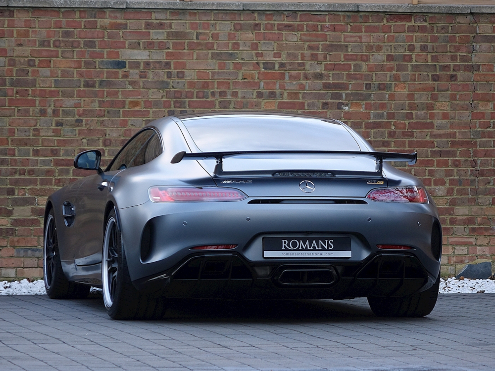 Siêu xe Mercedes-AMG GT R có giá khởi điểm hơn 3,7 tỷ đồng tại nước ngoài