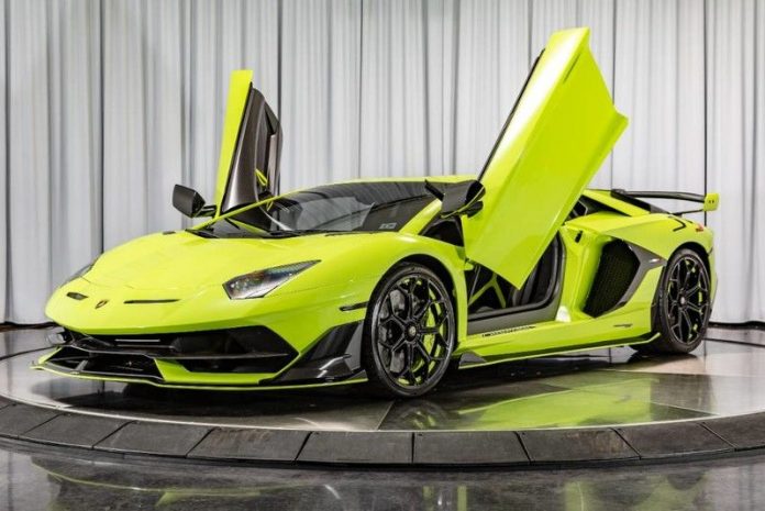  Sẽ có rất hiếm chiếc siêu xe Lamborghini Aventador SVJ trên thế giới mang mã màu sơn Verde Themis. Đây là 1 trong những màu sơn tuỳ chọn xuất hiện trên Lamborghini Aventador SVJ, trước đó, siêu phẩm này từng có nhiều màu độc khác như Blu Glauco, Verde Artemis, Verde Ermes, Viola Ashifa hay Blu Hal.