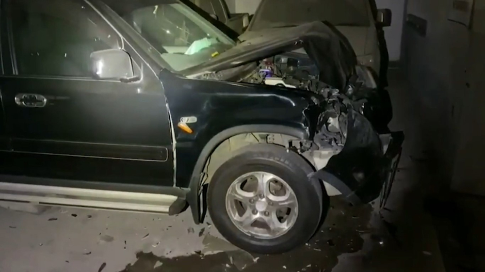 Chiếc Honda CR-V n&aacute;t b&eacute;t phần đầu xe