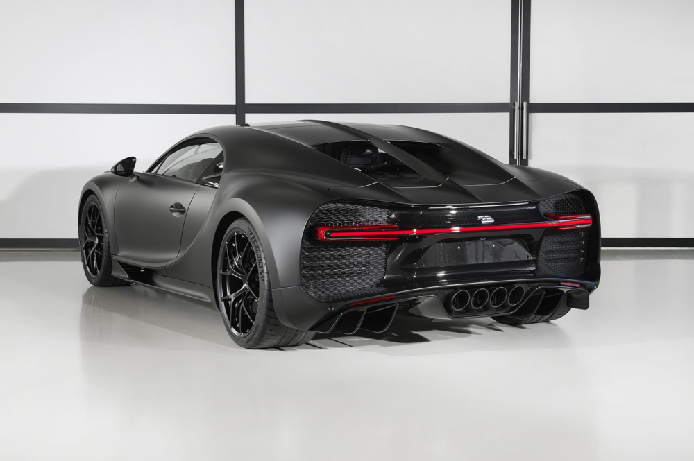 Gi&aacute;m đốc điều h&agrave;nh Stephan Winkelmann cho biết: Trong 3 năm qua, mỗi chiếc Bugatti Chiron rời khỏi nh&agrave; m&aacute;y đều l&agrave; một kiệt t&aacute;c c&ocirc;ng nghệ. Điều n&agrave;y cũng được &aacute;p dụng cho chiếc xe thứ 250. Đạt được dấu ấn n&agrave;y trong một khoảng thời gian ngắn như vậy l&agrave; một th&agrave;nh tựu đ&aacute;ng kinh ngạc khiến t&ocirc;i tự h&agrave;o. T&ocirc;i rất mong chờ th&agrave;nh c&ocirc;ng v&agrave;o số xe c&ograve;n lại.