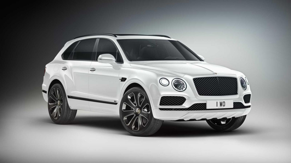 Một chiếc Bentley Bentayga V8 Design Series màu trắng Một chiếc Bentley Bentayga V8 Design Series màu trắng