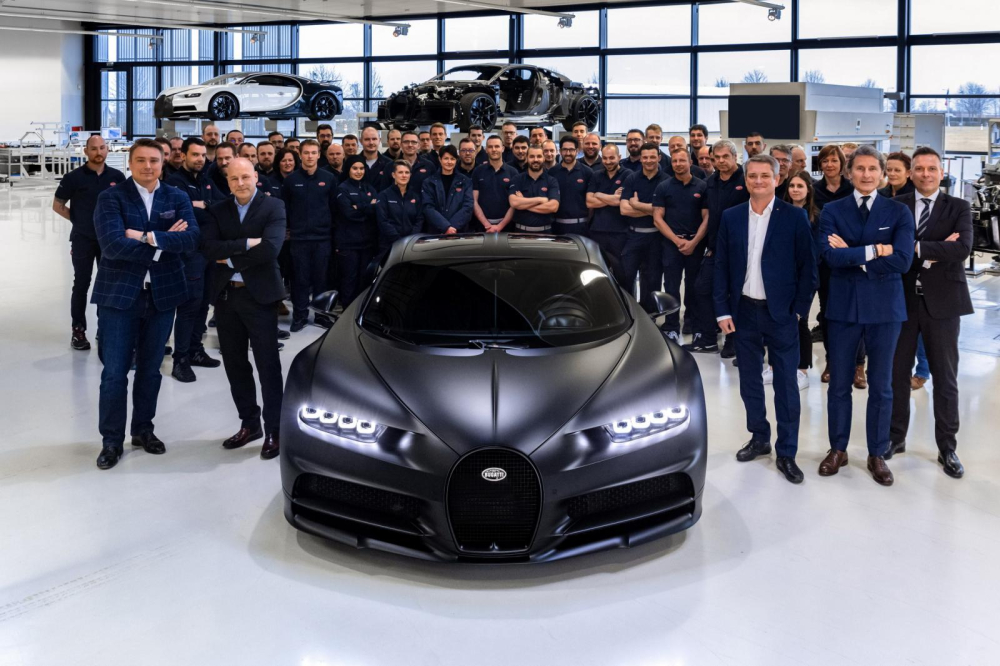 H&atilde;ng si&ecirc;u xe Ph&aacute;p, Bugatti đ&atilde; ho&agrave;n th&agrave;nh được nửa chặng đường b&agrave;n giao cực phẩm Bugatti Chiron cho c&aacute;c đại gia tr&ecirc;n thế giới khi mới vừa c&ocirc;ng bố xuất xưởng chiếc Bugatti Chiron thứ 250 tr&ecirc;n to&agrave;n thế giới. Tổng cộng c&oacute; 500 chiếc si&ecirc;u xe Bugatti Chiron được sản xuất.