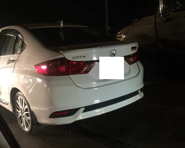Người l&aacute;i chiếc xe Honda City l&agrave; nữ