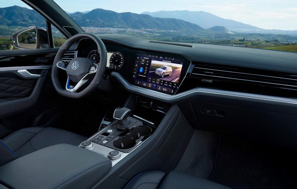 Khoang l&aacute;i Volkswagen Touareg R