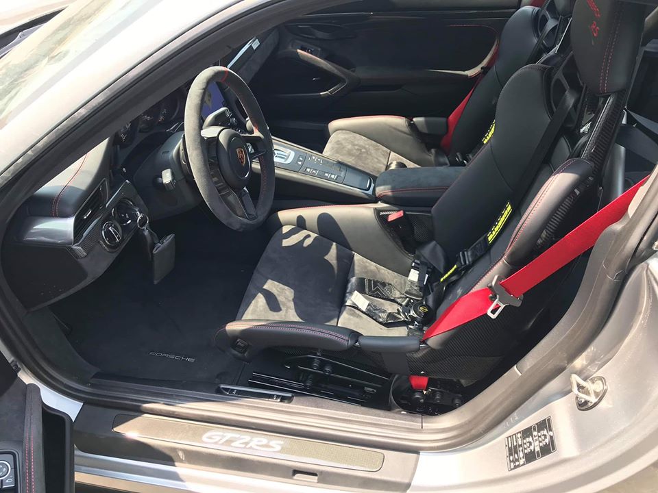 Vẻ đẹp của si&ecirc;u xe Porsche 911 GT2 RS thứ 4 về Việt Nam trong chiều ng&agrave;y 25 th&aacute;ng năm 2020