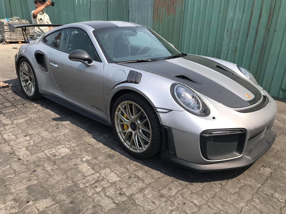 Siêu xe Porsche 911 GT2 RS thứ 4 có mặt tại Việt Nam
