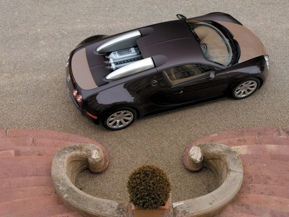 Vẻ đẹp của tuyệt phẩm siêu xe triệu đô Bugatti Veyron FBG par Hermes khi nhìn từ trên cao. Vẻ đẹp của tuyệt phẩm siêu xe triệu đô Bugatti Veyron FBG par Hermes khi nhìn từ trên cao.