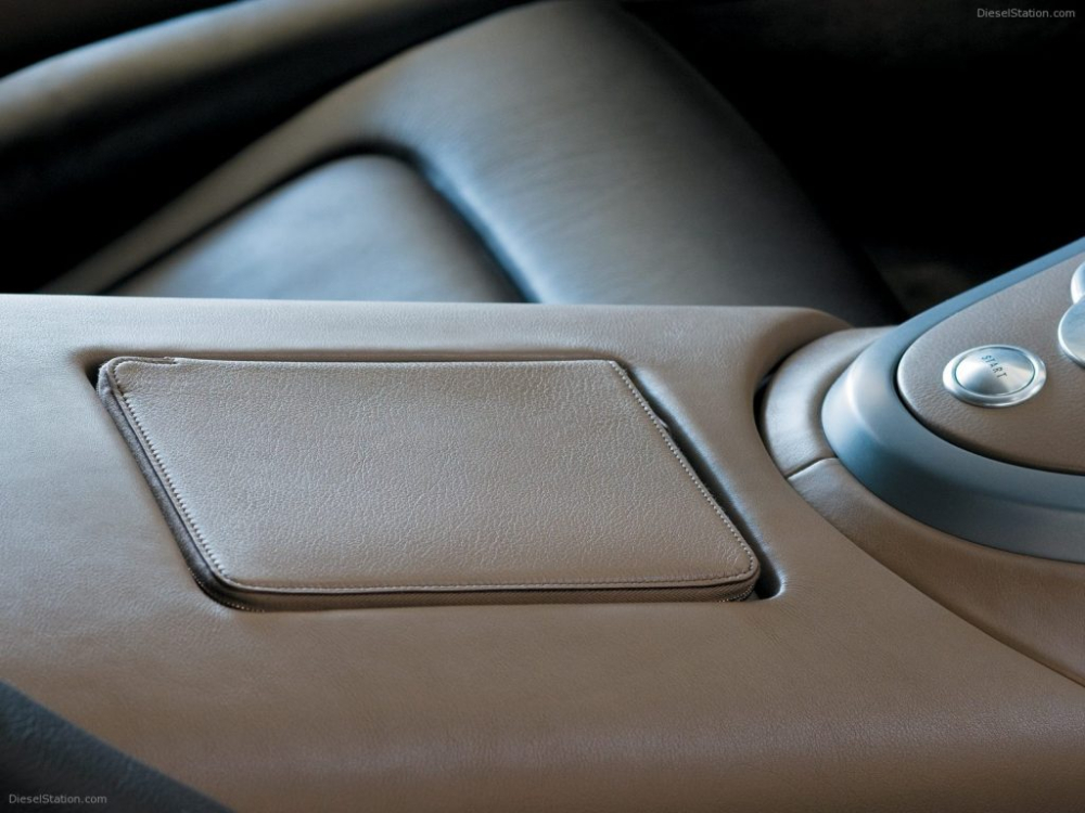 Nội thất của chiếc siêu xe triệu đô Bugatti Veyron FBG par Hermes có ngoại thất phối màu Ebony Metallic và Etoupe Nội thất của chiếc siêu xe triệu đô Bugatti Veyron FBG par Hermes có ngoại thất phối màu Ebony Metallic và Etoupe