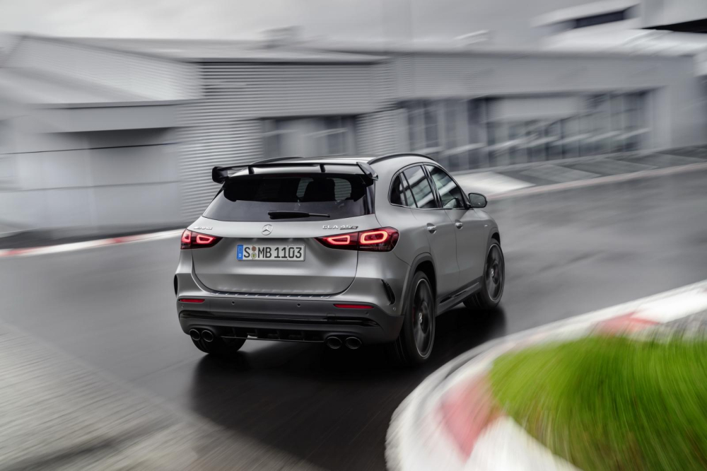 Đuôi xe Mercedes-AMG GLA 45 2021