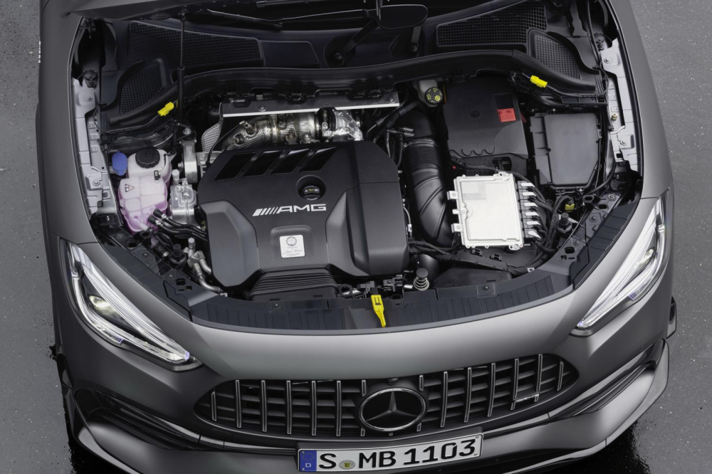 Khối động cơ 4 xylanh, 2.0L tăng áp turbo trên Mercedes-AMG GLA 45 2021