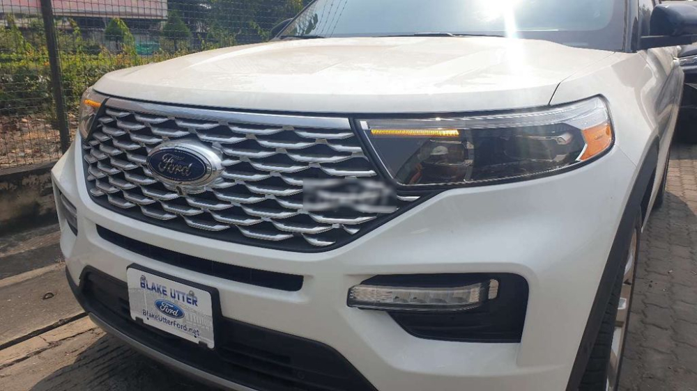 Ford Explorer 2020 sở hữu lưới tản nhiệt hầm hố v&agrave; sang trọng hơn