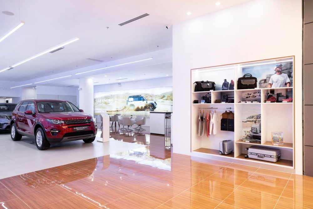 Không gian bán đồ phụ kiện chính hãng đặt tại showroom Không gian bán đồ phụ kiện chính hãng đặt tại showroom