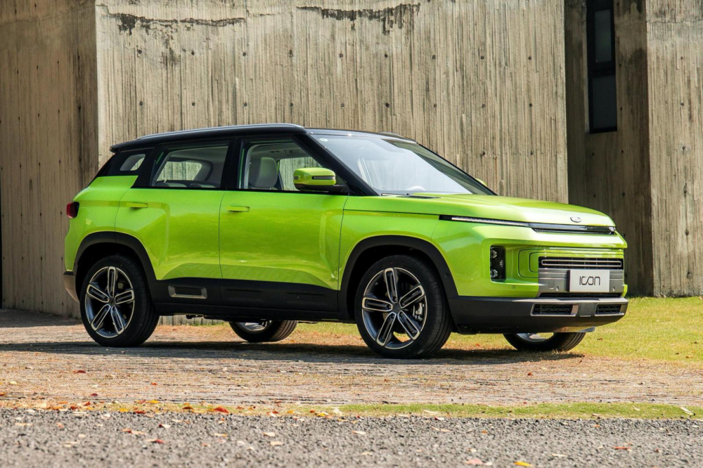 Ph&iacute;a trước của Geely Icon 2020
