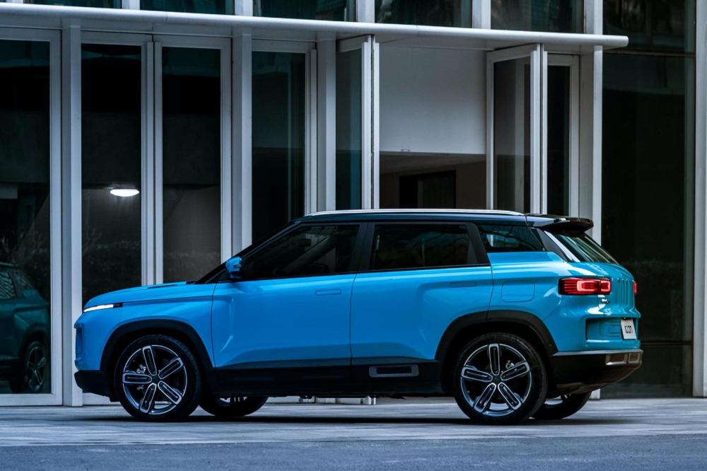 Ph&iacute;a sườn&nbsp;của Geely Icon 2020
