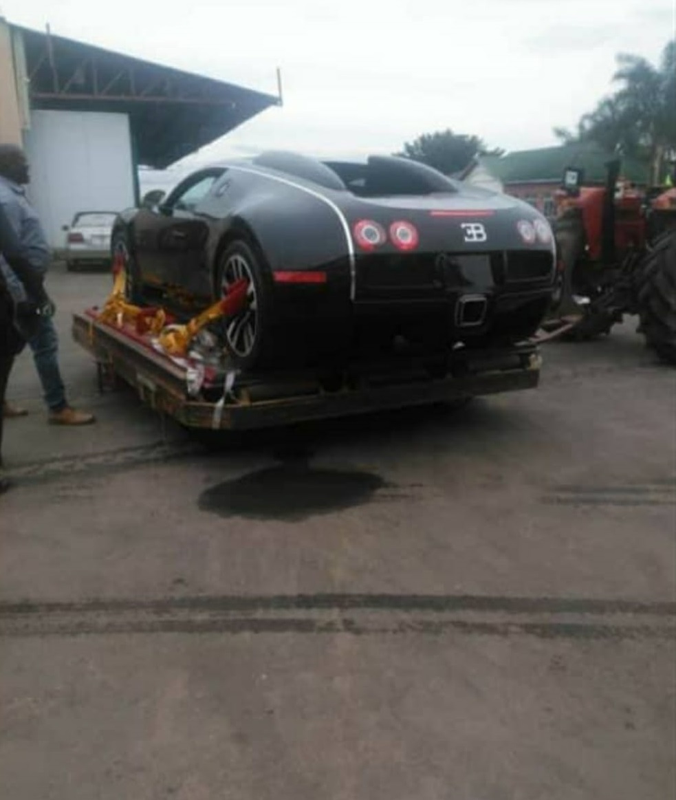 Chiếc xe n&agrave;y được cho l&agrave; h&agrave;ng hiếm Bugatti Veyron Sang Noir Special Edition 