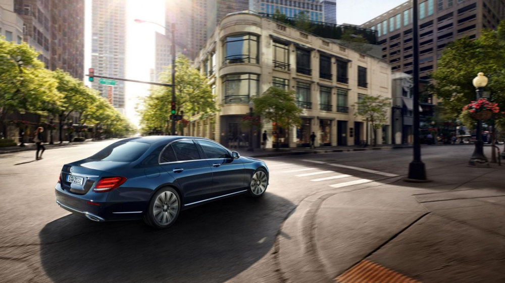 Mercedes-Benz E180 Avantgarde 2020 d&ugrave;ng động cơ giống C180 Avantgarde
