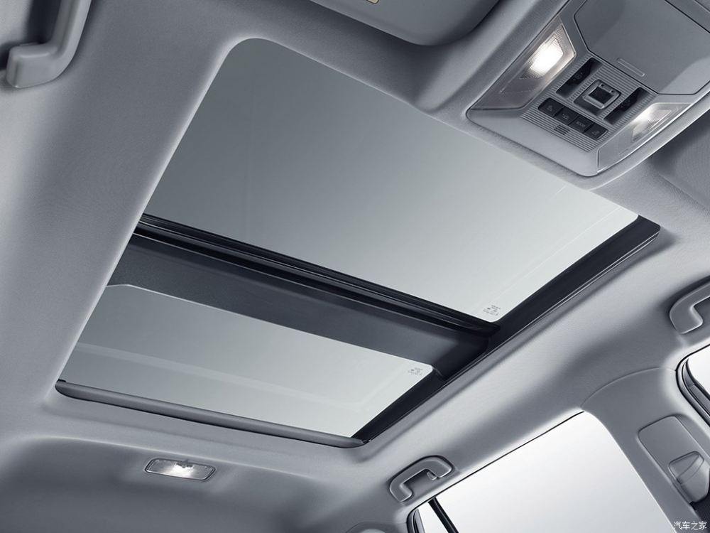Cửa sổ trời của Toyota Wildlander 2020