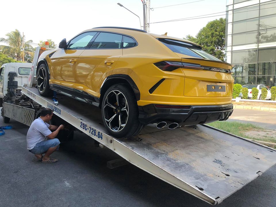 Đ&acirc;y ch&iacute;nh l&agrave; chiếc Lamborghini Urus thứ 4 về Việt Nam c&aacute;ch đ&acirc;y gần nửa năm