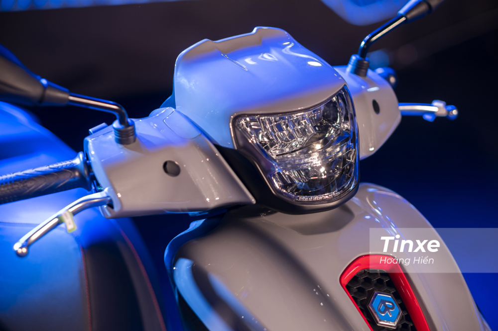 Hệ thống đèn chiếu sáng dạng LED hai tầng được nâng cấp trên Piaggio Medley ABS 2020.