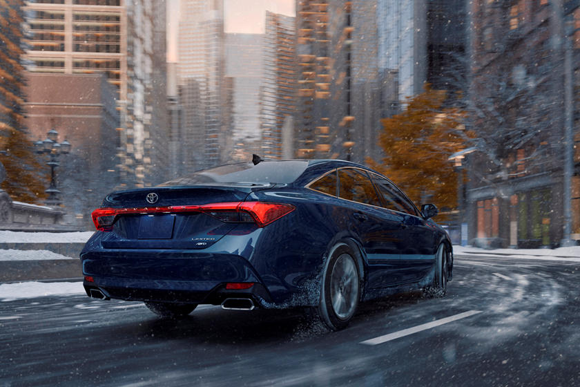 Toyota Camry AWD 2020 chỉ có động cơ xăng 4 xi-lanh, không dùng máy V6