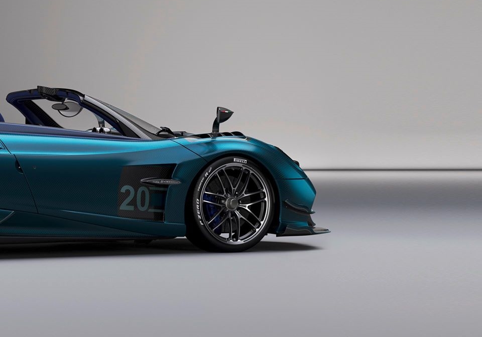 Con số 20 xuất hiện bên hông chiếc Pagani Huayra BC mui trần này như nhắc nhở chỉ có 20 xe được sản xuất