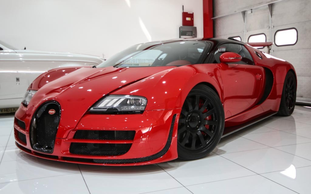 Chiếc Bugatti Veyron rao bán vào năm 2016 Chiếc Bugatti Veyron rao bán vào năm 2016