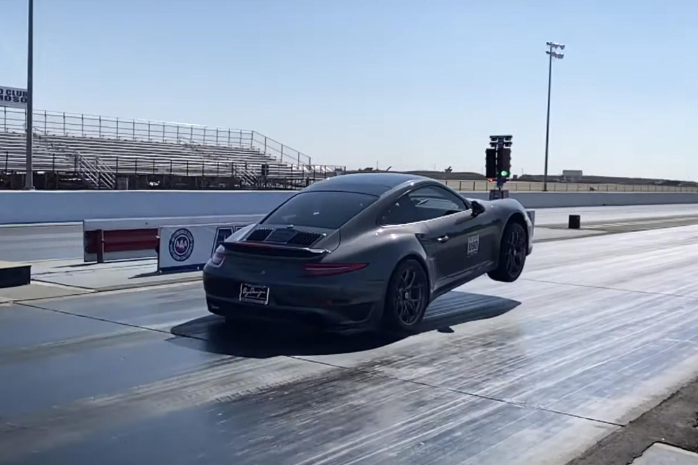 Chiếc Porsche độ đ&atilde; c&oacute; một m&agrave;n khởi đầu rất ấn tượng
