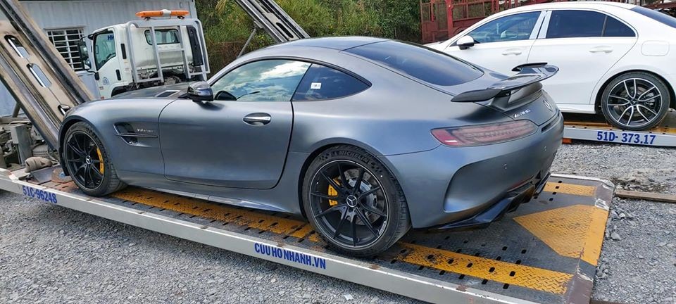 Siêu phẩm Mercedes-AMG GT R lặng lẽ về Việt Nam