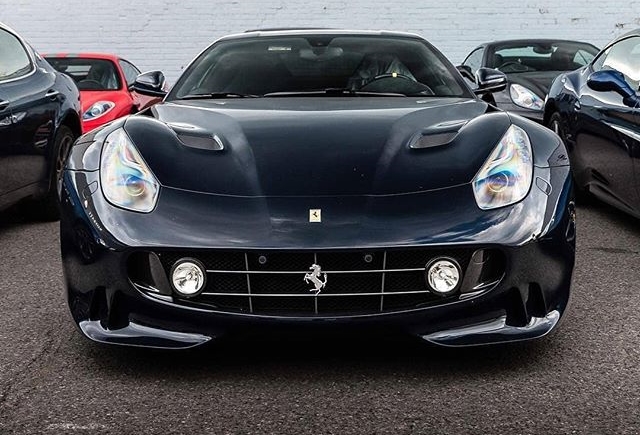 Siêu xe Ferrari F12tdf không phải là cái tên quá xa lạ trong giới mê siêu xe cũng như các triệu phú thích sưu tầm xe độc.