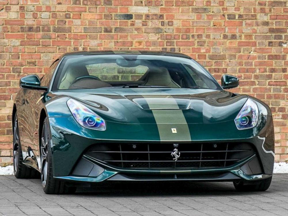 Hiện chiếc siêu xe Ferrari F12 Berlinetta này đang được chào bán với mức giá 321.597, tương đương 7,47 tỷ đồng, cao hơn mặt bằng chung các thông tin rao bán xe Ferrari F12 Berlinetta khác.
