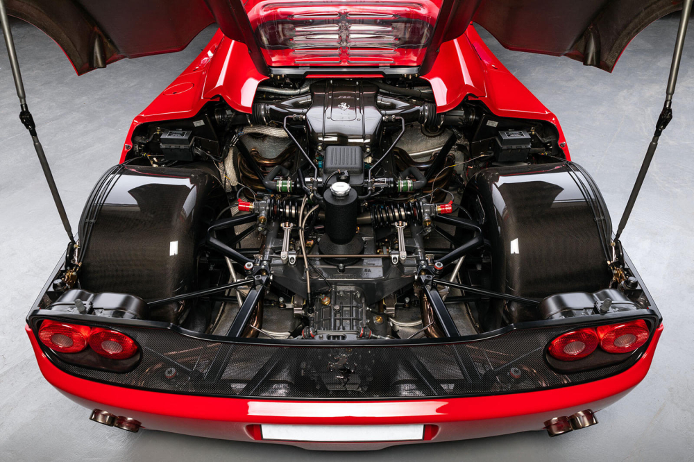 Hệ thống động cơ của chiếc Ferrari F50 1996 mới được phục chế Hệ thống động cơ của chiếc Ferrari F50 1996 mới được phục chế