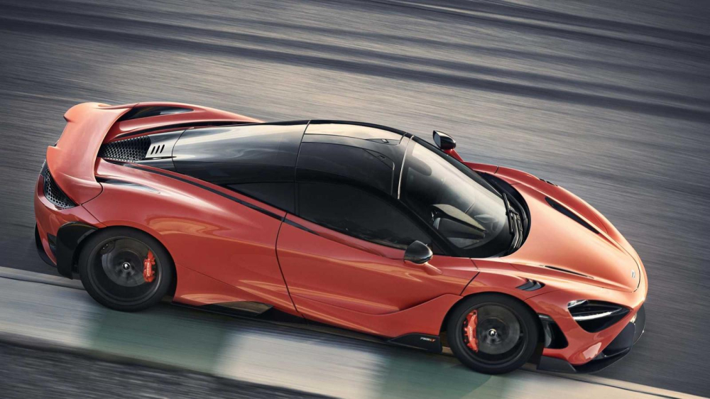Ngo&agrave;i sức mạnh tăng th&ecirc;m đ&aacute;ng kể so với McLaren 720S, si&ecirc;u xe McLaren 765LT chỉ nặng hơn 80 kg so với phi&ecirc;n bản ti&ecirc;u chuẩn n&agrave;y. C&acirc;n nặng ch&iacute;nh x&aacute;c nhất của McLaren 765LT l&agrave; 1.229 kg
