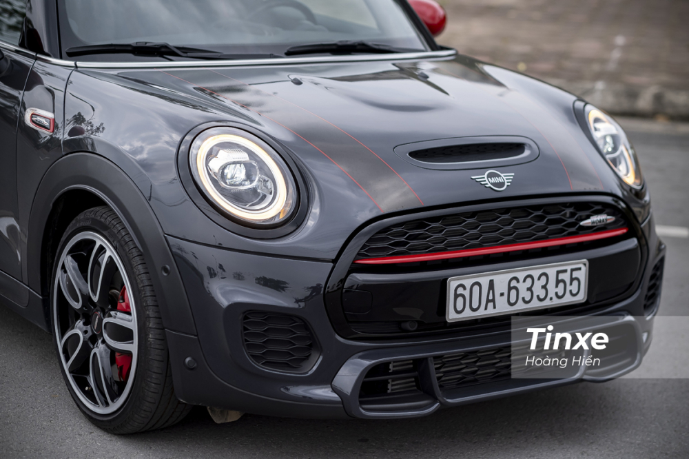 Hệ thống đèn chiếu sáng full-LED trên MINI John Cooper Works.