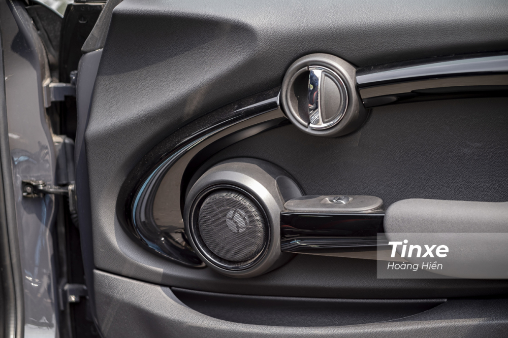 Hệ thống âm thanh Harman Kardon cao cấp trên MINI John Cooper Works.