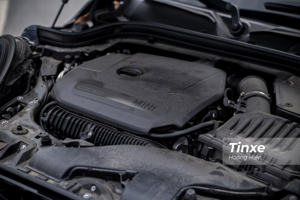 MINI John Cooper Works được trang bị động cơ tăng áp kép 2.0L cho phép sản sinh công suất tối đa lên tới 231 mã lực.
