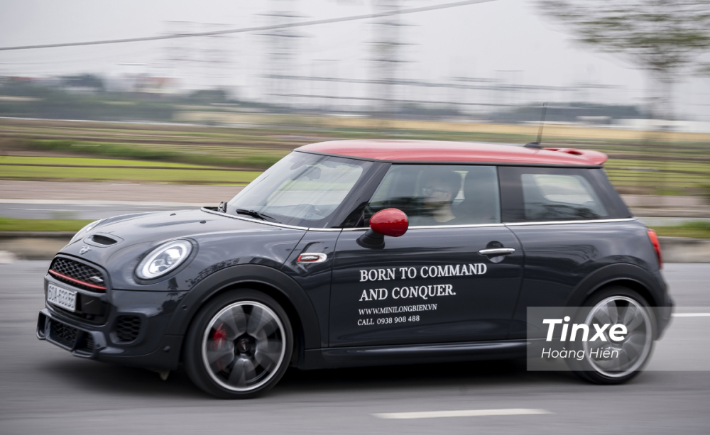 Vận hành MINI John Cooper Works phù hợp với những người thích cảm giác lái, sự mạnh mẽ và tốc độ.