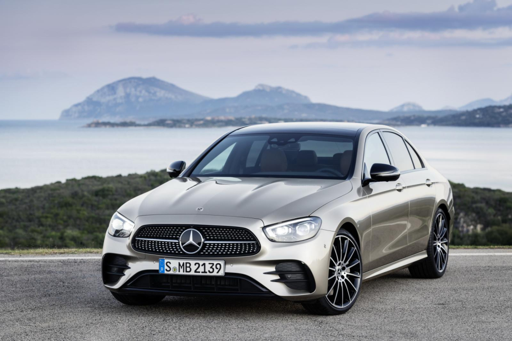 Mercedes-Benz E-Class 2021 với g&oacute;i AMG Line
