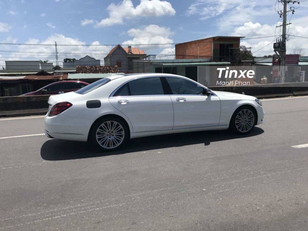 Chiếc Mercedes-Benz S450 n&agrave;y xứng đ&aacute;ng nằm trong top những xe sang biển đẹp nhất Việt Nam