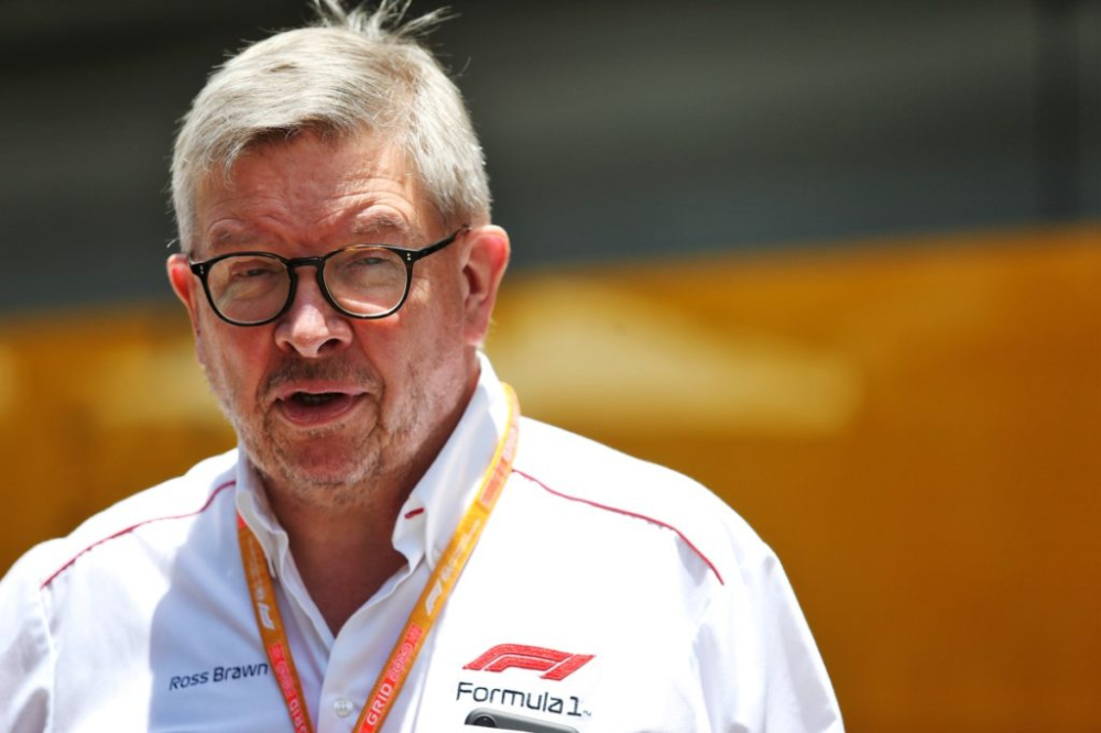 Tổng gi&aacute;m đốc F1 - Ross Brawn hiện đang t&igrave;m giải ph&aacute;p giải quyết vướng mắc do dịch Covid-19